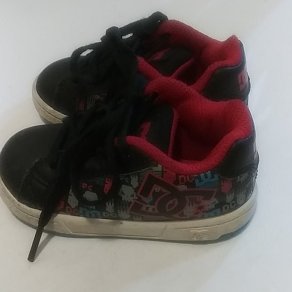 DC Boys Comics Sneakers Size 5 - Picture 2 of 9